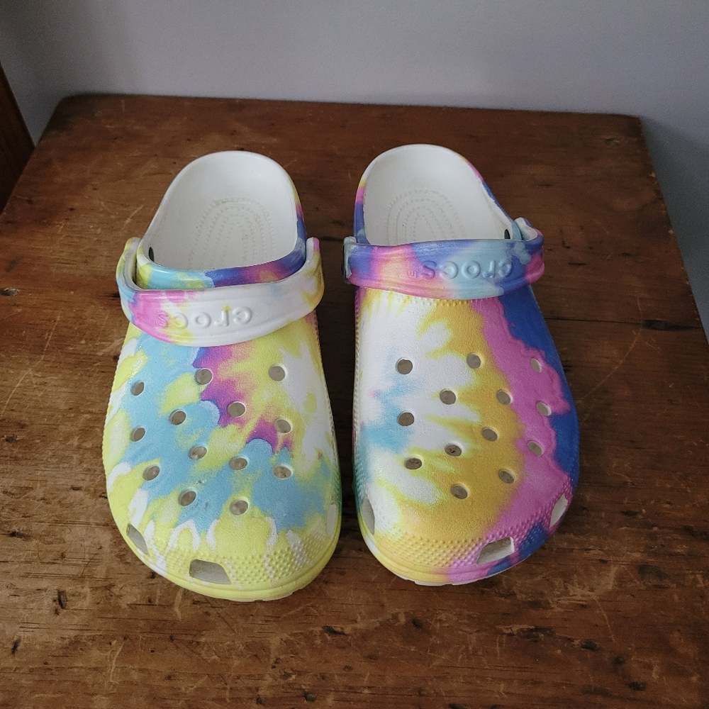 Tie dye Crocs, women 8